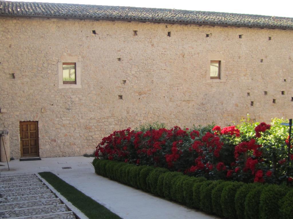 Hotel Monastero Fortezza Di Santo Spirito Fossa Exterior foto